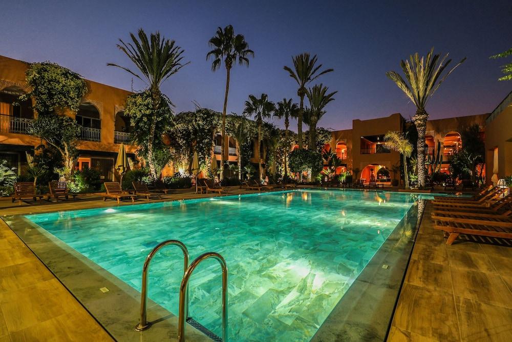 Tikida Golf Palace Agádír Exteriér fotografie The swimming pool at the hotel